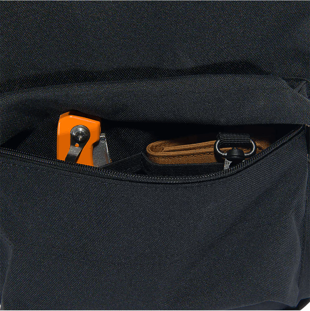 21L Classic Backpack - Black - -